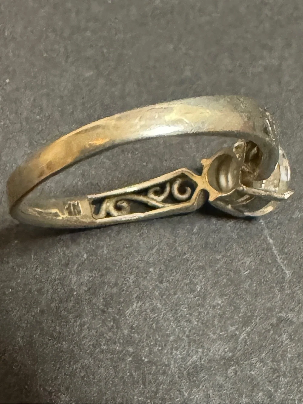 Sterling Silver Cubic Zirconia Filigree Ring with Clear Round Stone